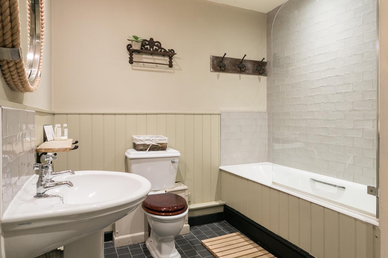 Hotel The Angel & Blue Pig Lymington Esterno foto